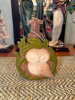 Bath and Body Works Owl Ceramic Foaming Soap Dispenser - Pink and Green